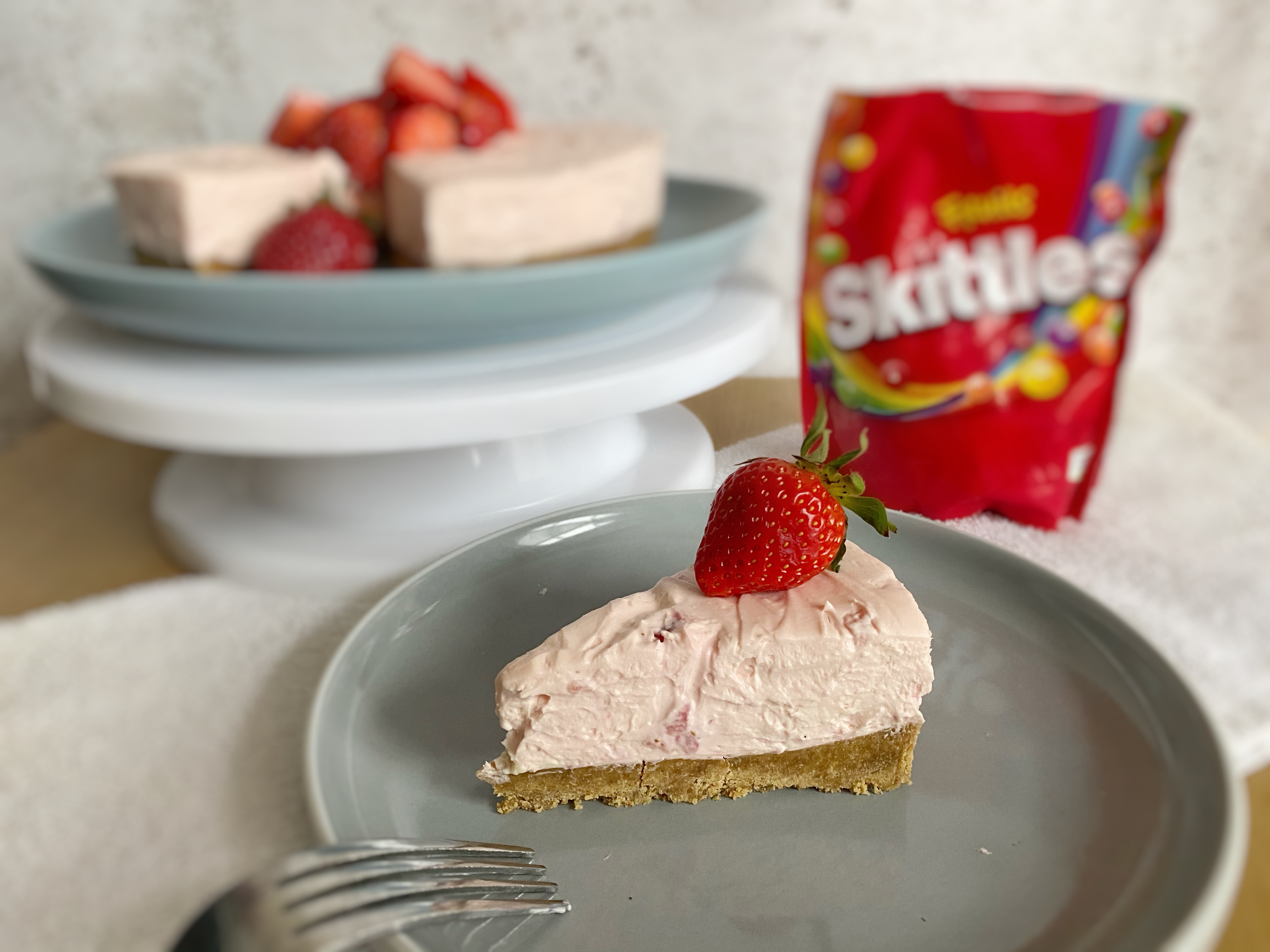 Skittles No-bake Strawberry Cheesecake